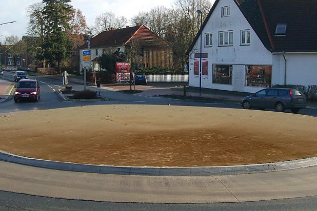 Kunst im Kreisel - Übers Ziel hinaus - Susanne Hermes & Ariane Holz